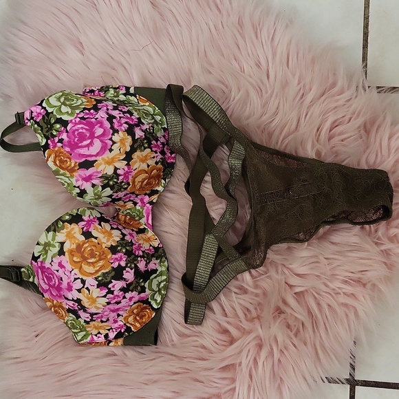 New Listing!! Brand New PINK Victoria's Secret 32DD Bra-& VS Thong-XS - Picture 1 of 6